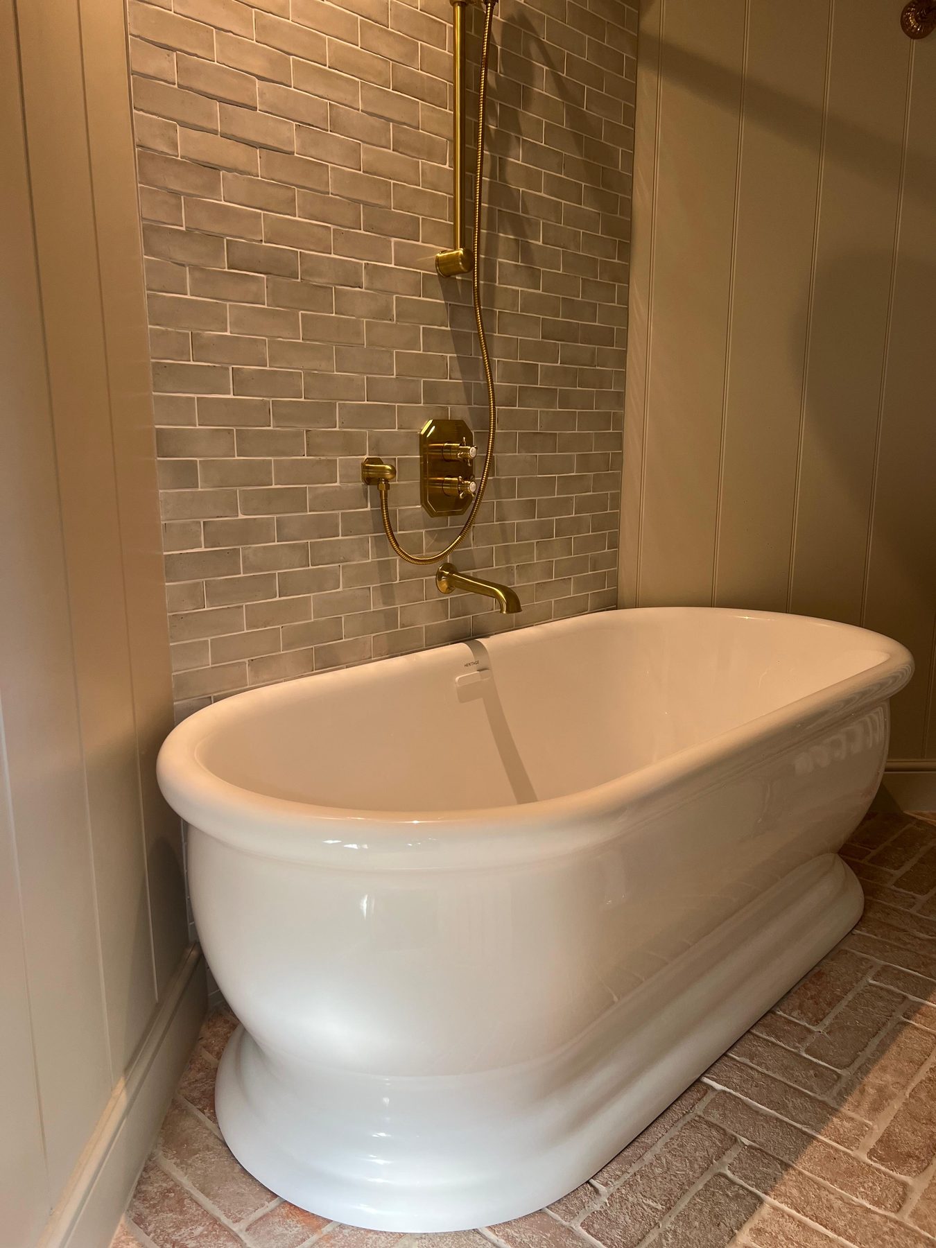 Freestanding bath