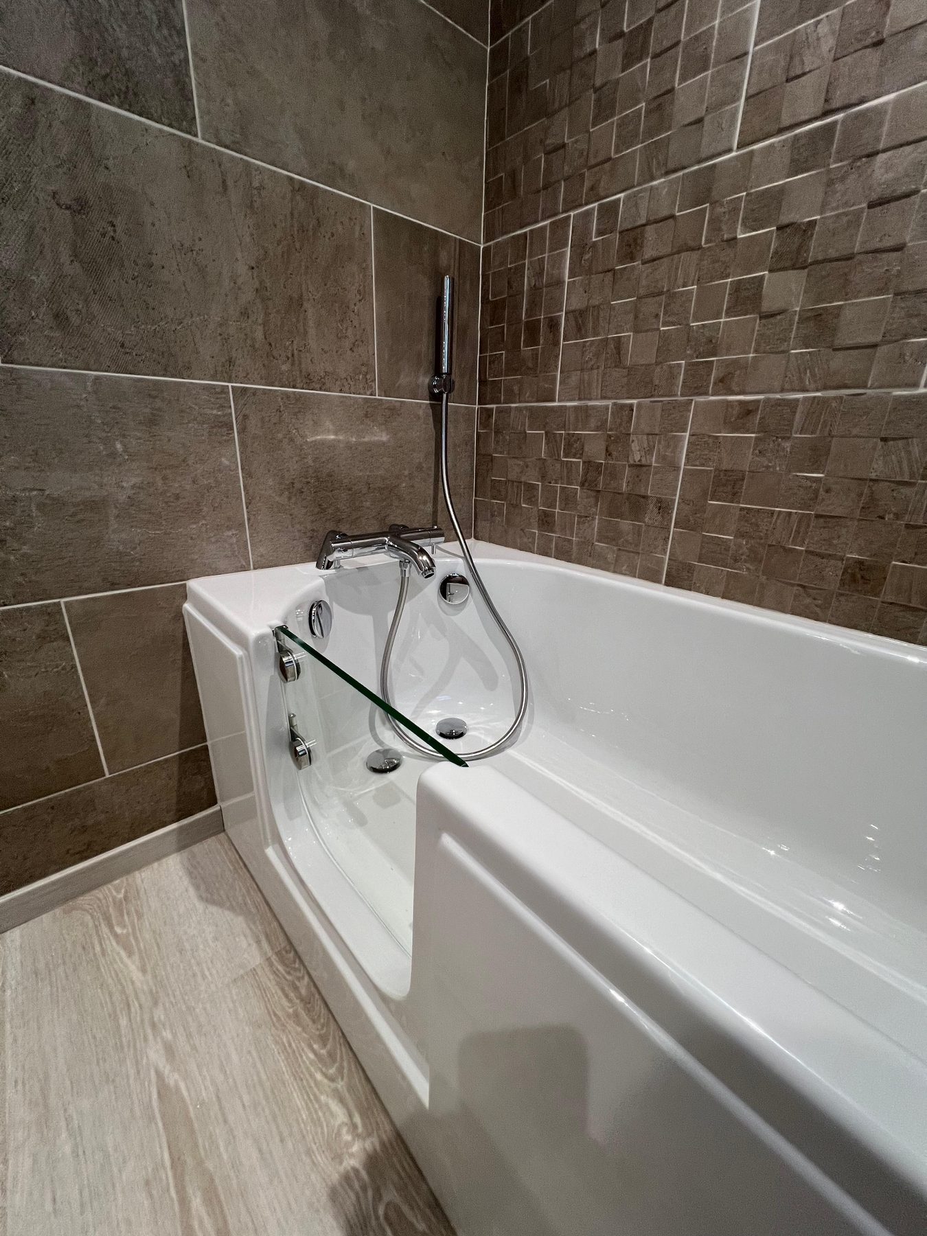 Bath and handheld shower