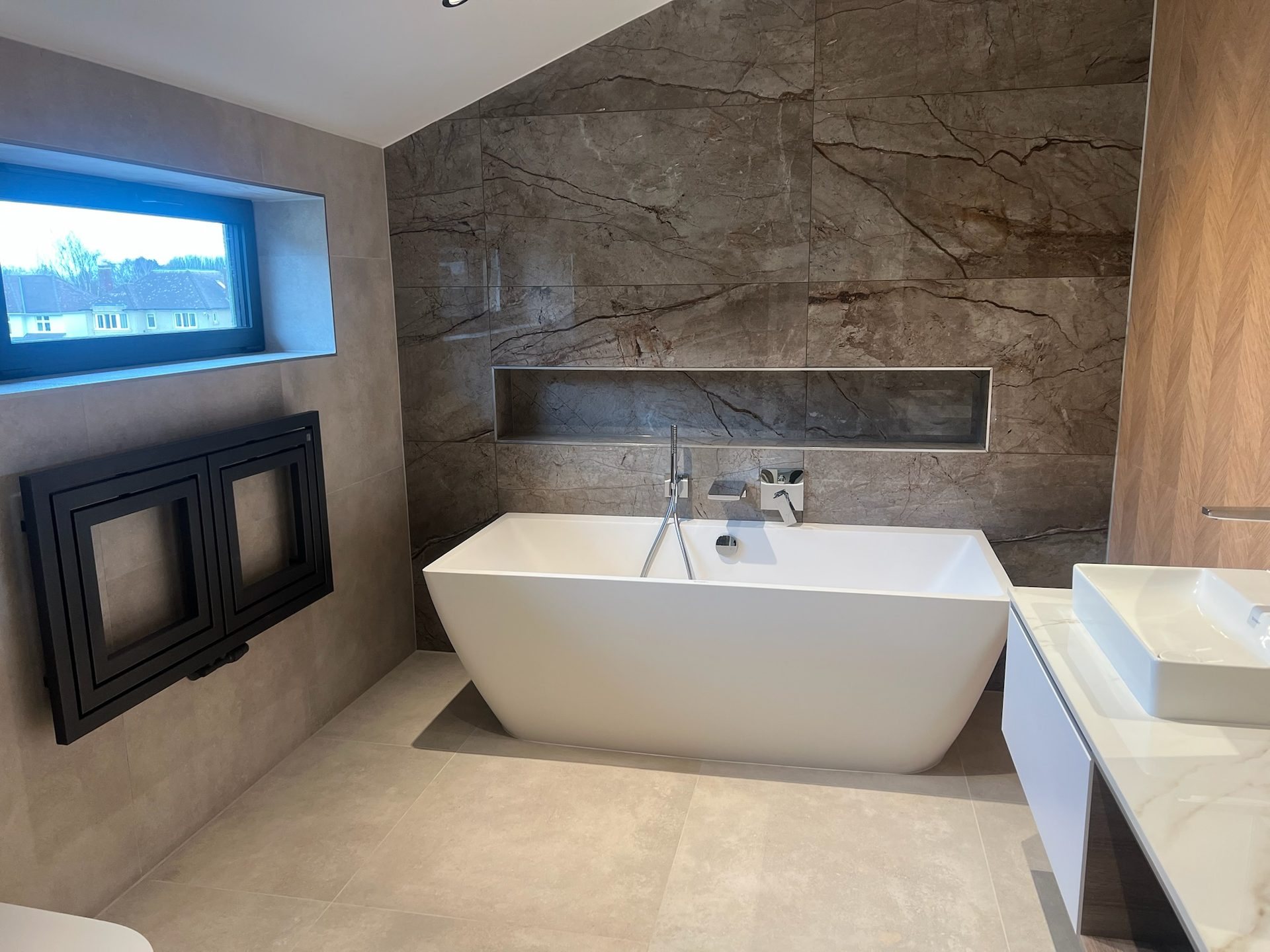 Freestanding bath