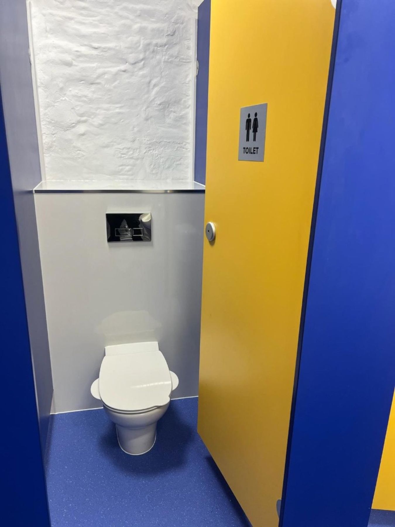 Finished cubicle in the mixed four-cubicle layout