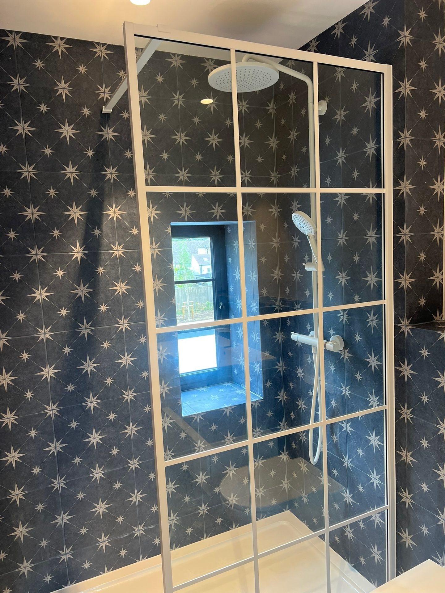 Guest en-suite with star-pattern tiles