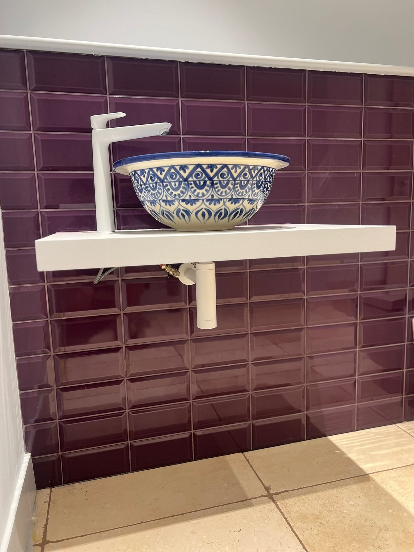 Cloakroom with plum tiles