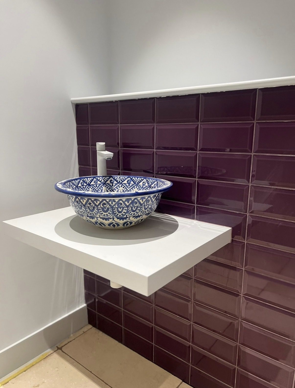 Cloakroom with plum tiles